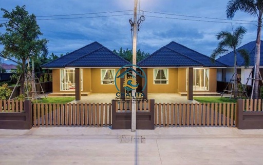 097 The semi House in Village