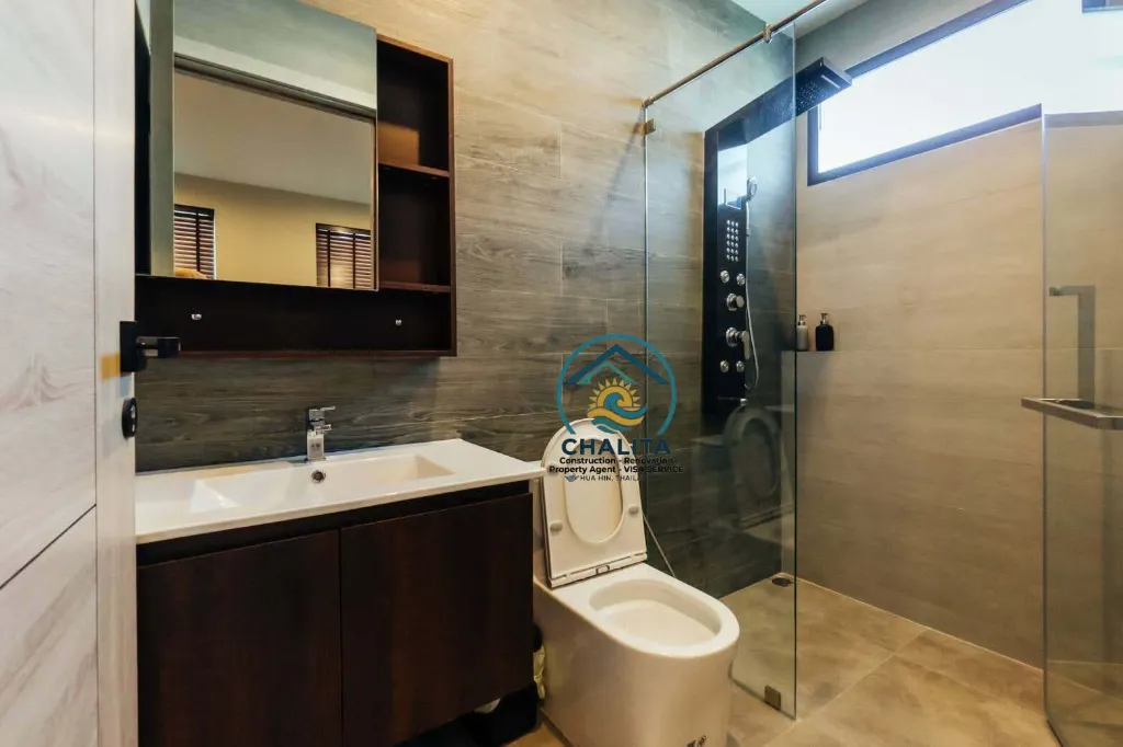 062_Stunning Modern Luxury_31.webp