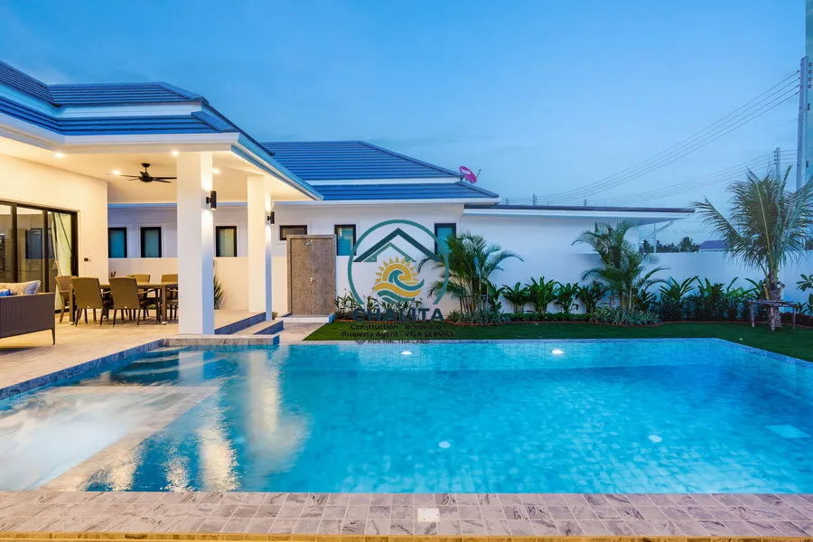 090 Luxurious villa_09.webp