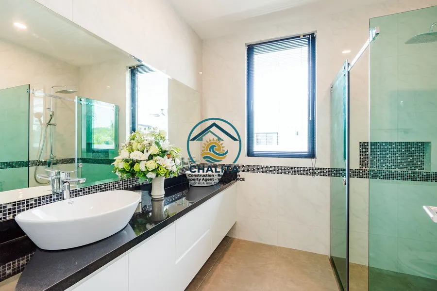 090 Luxurious villa_41.webp