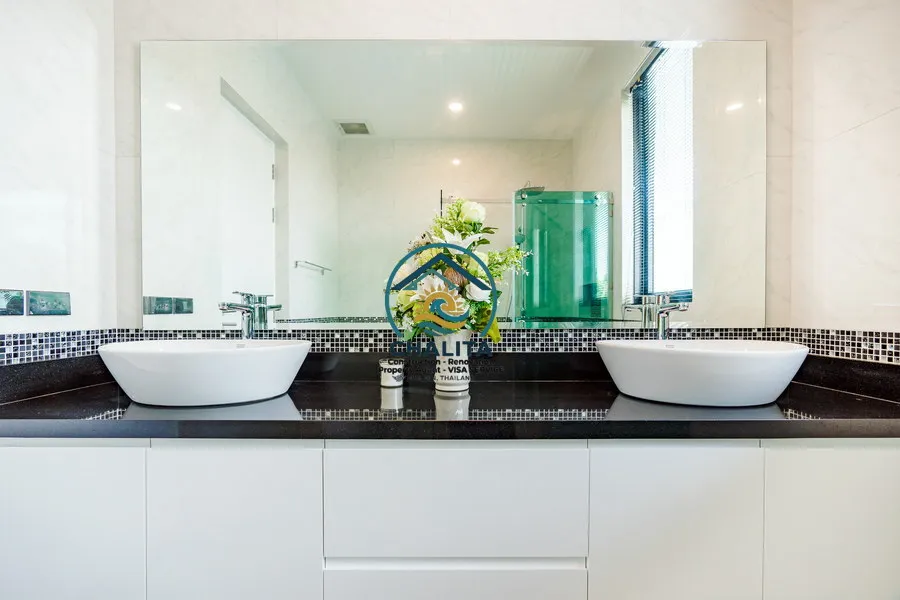 090 Luxurious villa_43.webp