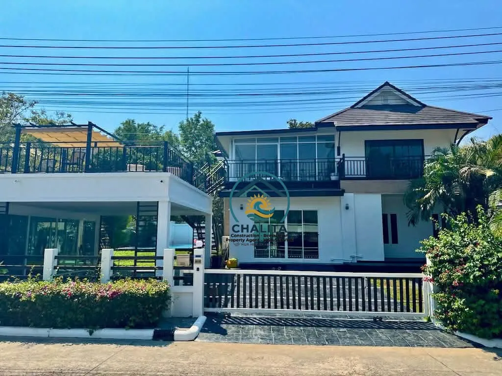 045_House with private swimming pool_002.webp