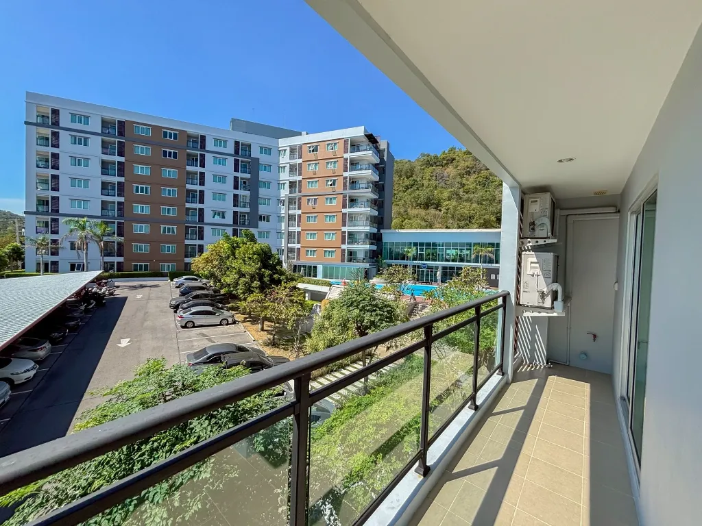 095_Stunning Mountain View Condominium_08.webp