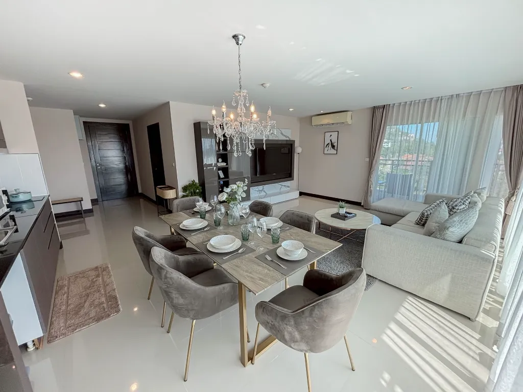 095_147_Stunning Mountain View Condominium_12.webp