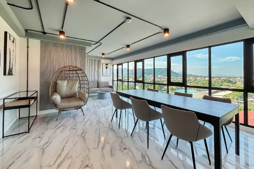 094_Stunning Condo_11.webp