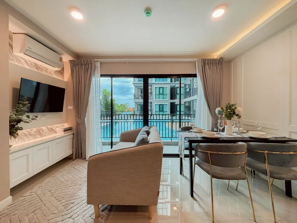 094_002_Stunning Condo_21.webp