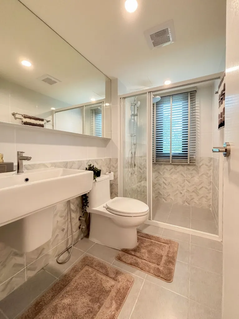 094_002_Stunning Condo_22.webp