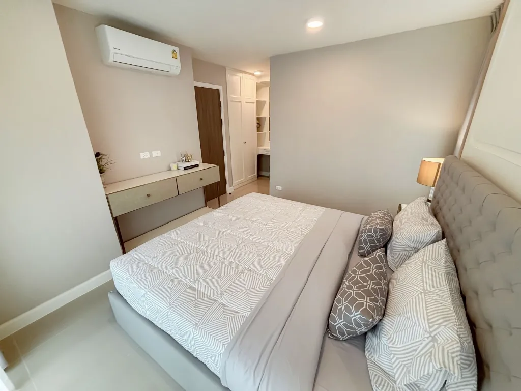 094_002_Stunning Condo_18.webp