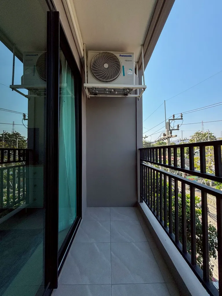 094_021_Stunning Condo_21.webp