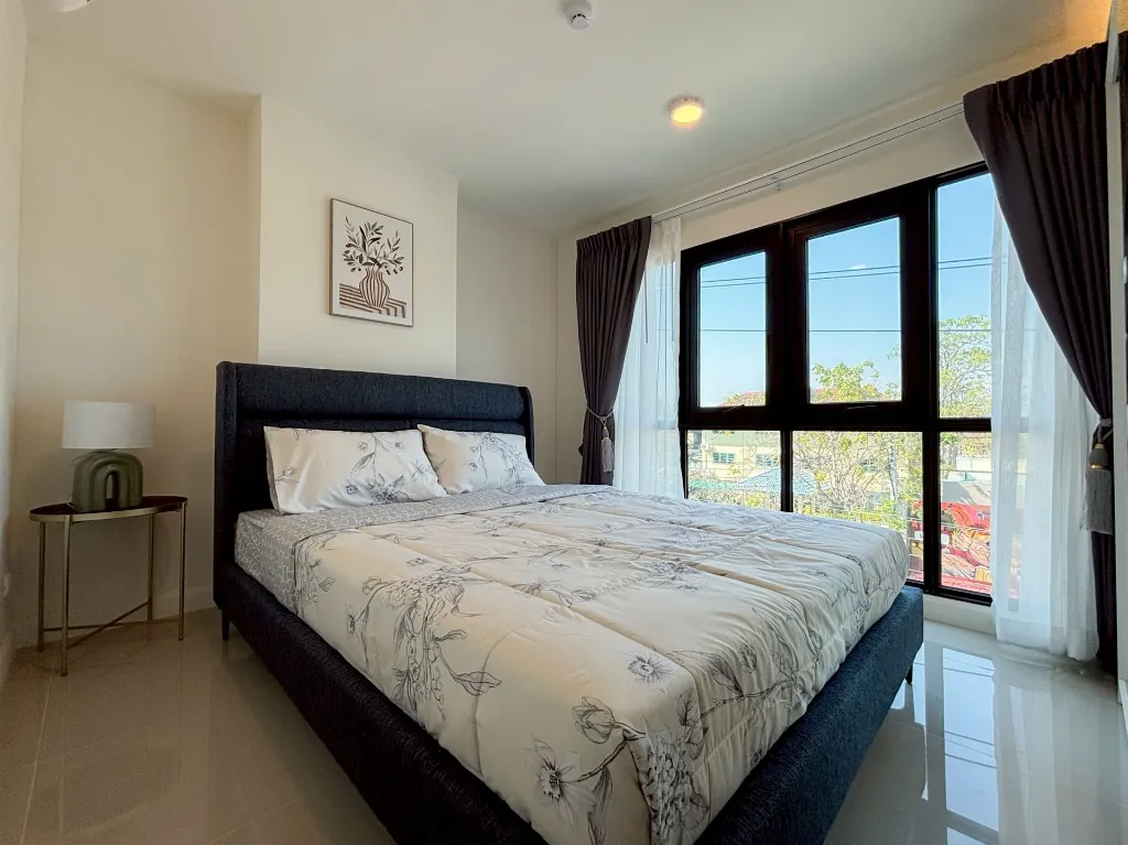 094_021_Stunning Condo_18.webp