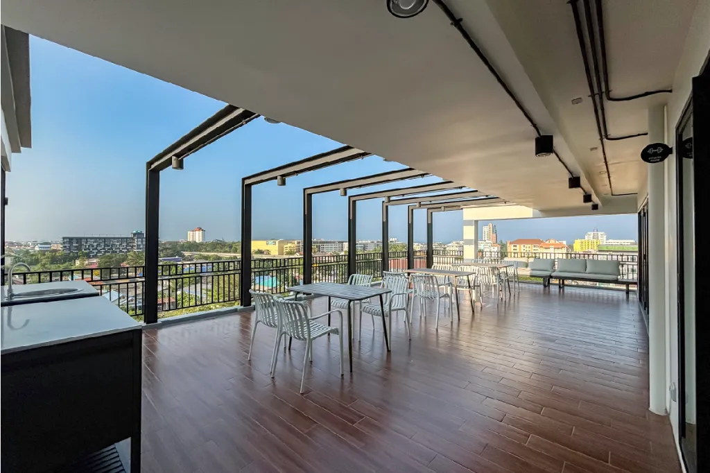 094_Stunning Condo_10.webp