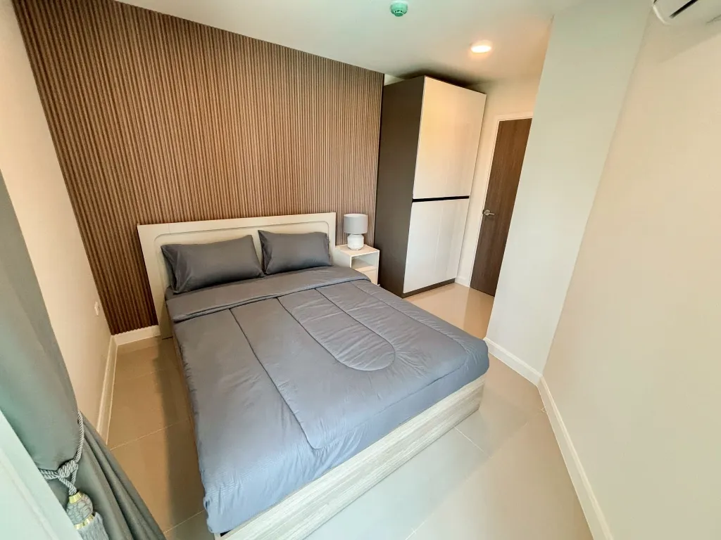 094_049_Stunning Condo_20.webp