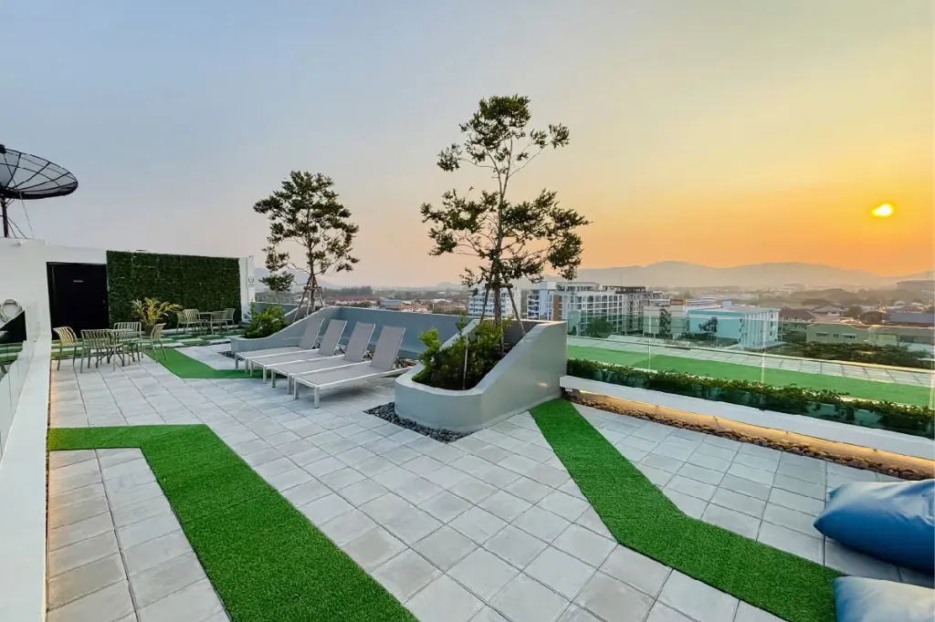 094_Stunning Condo_01.webp