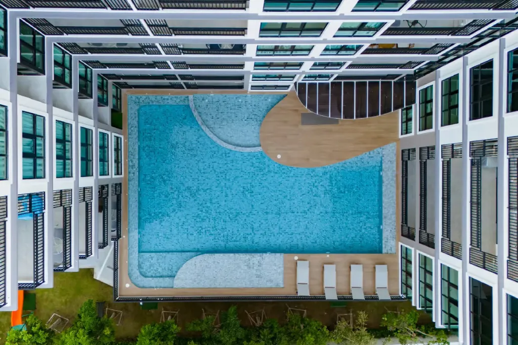 094_Stunning Condo_05.webp