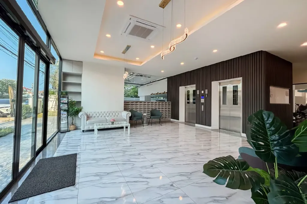 094_Stunning Condo_15.webp