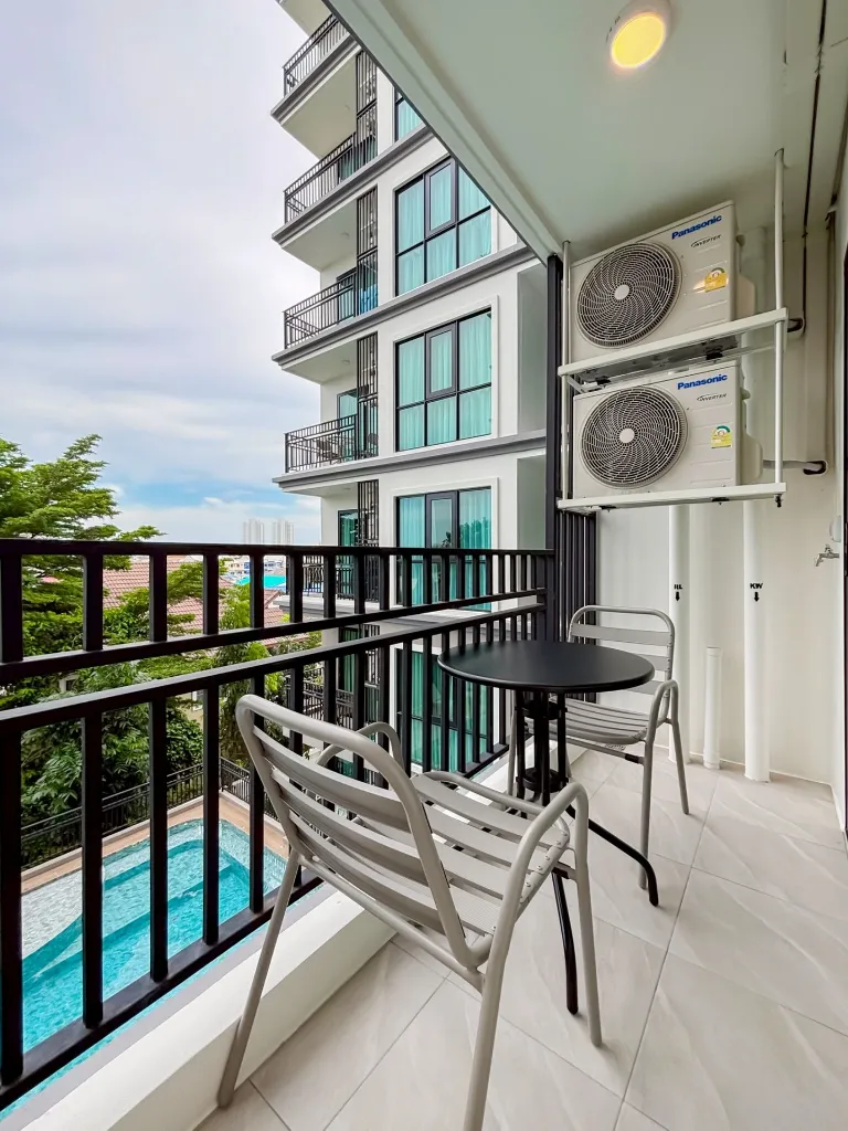 094_050_Stunning Condo_16.webp