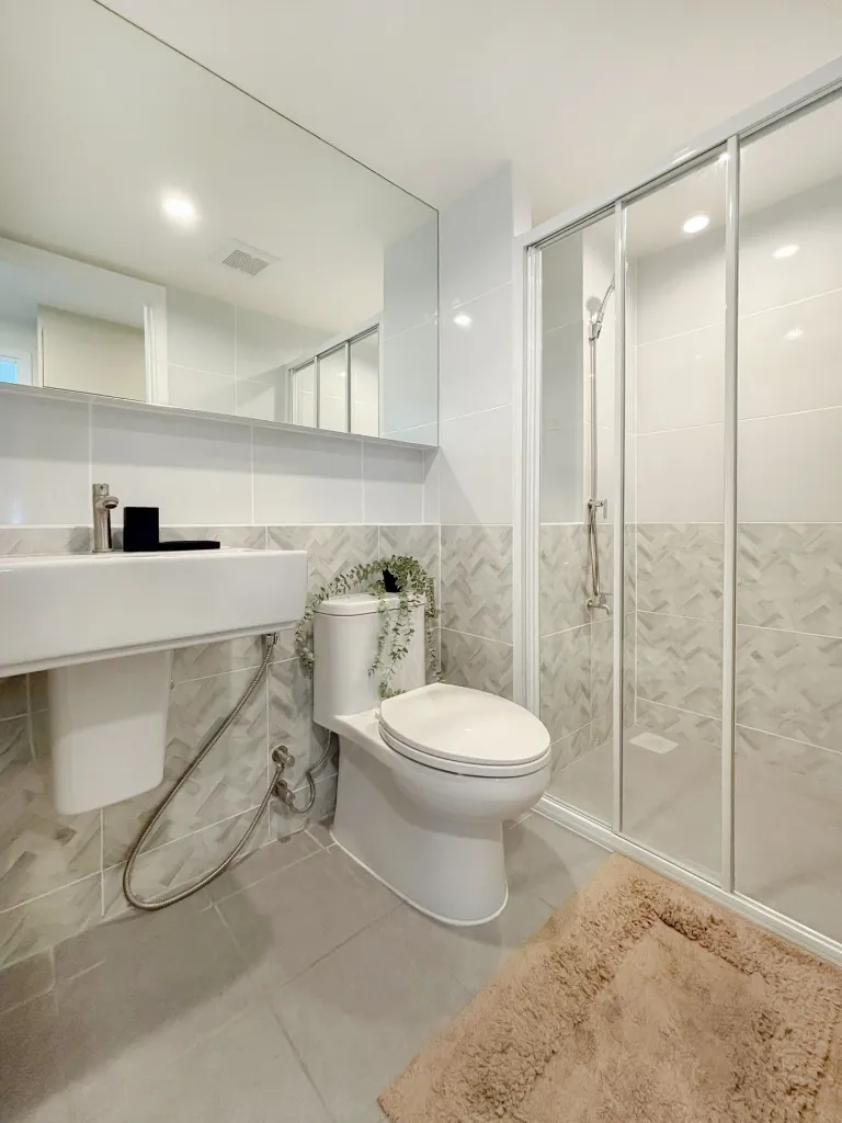 094_050_Stunning Condo_20.webp