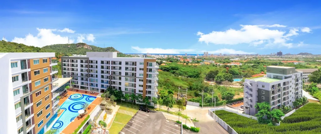 095_Stunning Mountain View Condominium_06.webp