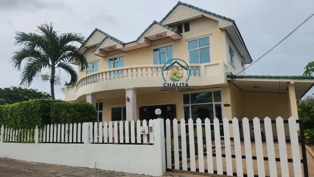 024_Two story house_009.webp