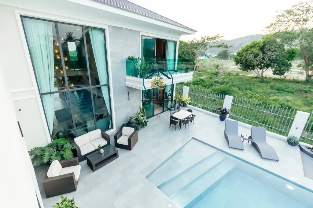 062_Stunning Modern Luxury_02.webp