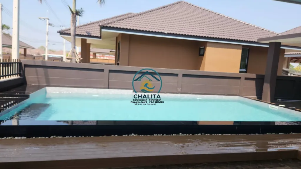 098S The Pool-House in the Village